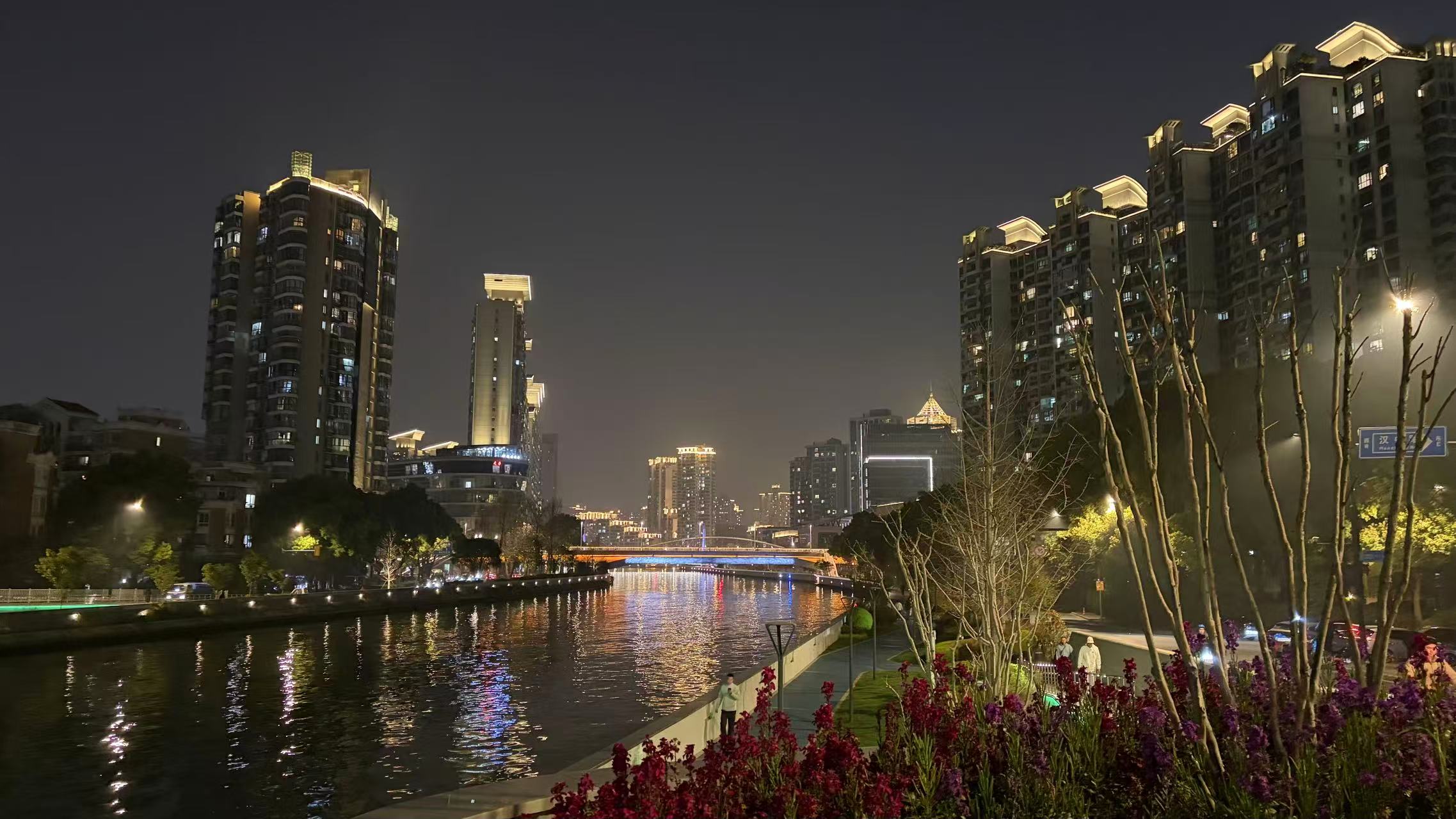 苏州河沿岸夜色