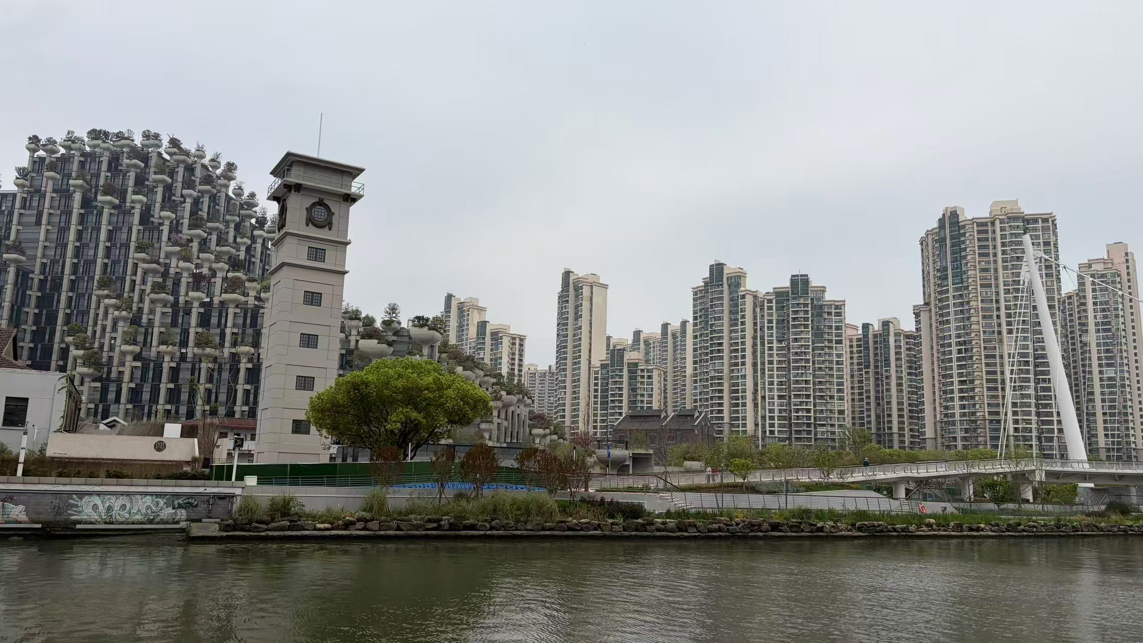 苏州河畔钟楼