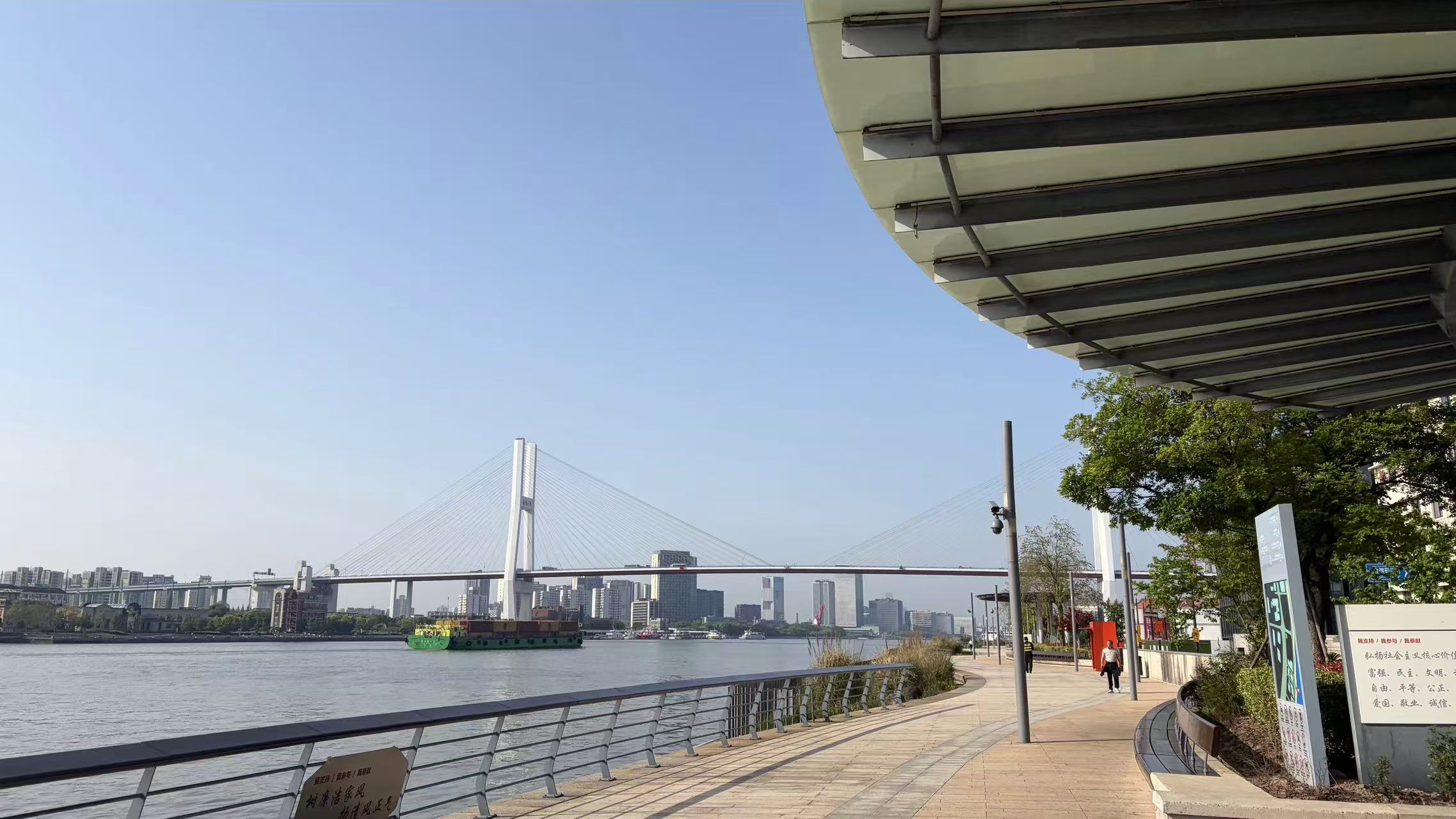 黄浦江畔